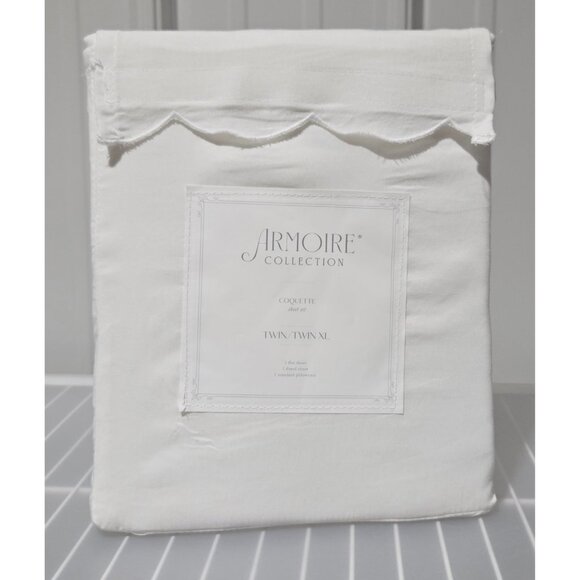Armoire Collection Twin Twin XL Scalloped Edge 3 Pc White Sheet & Pillowcase Set - Picture 2 of 6